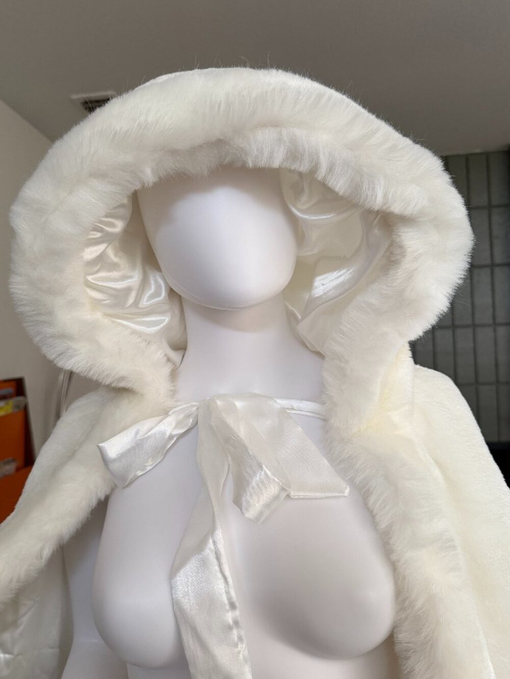 LUX Ivory Faux Fur Hooded Cape Cloak Extra Long Costume Cosplay or Bridal - Picture 10 of 15